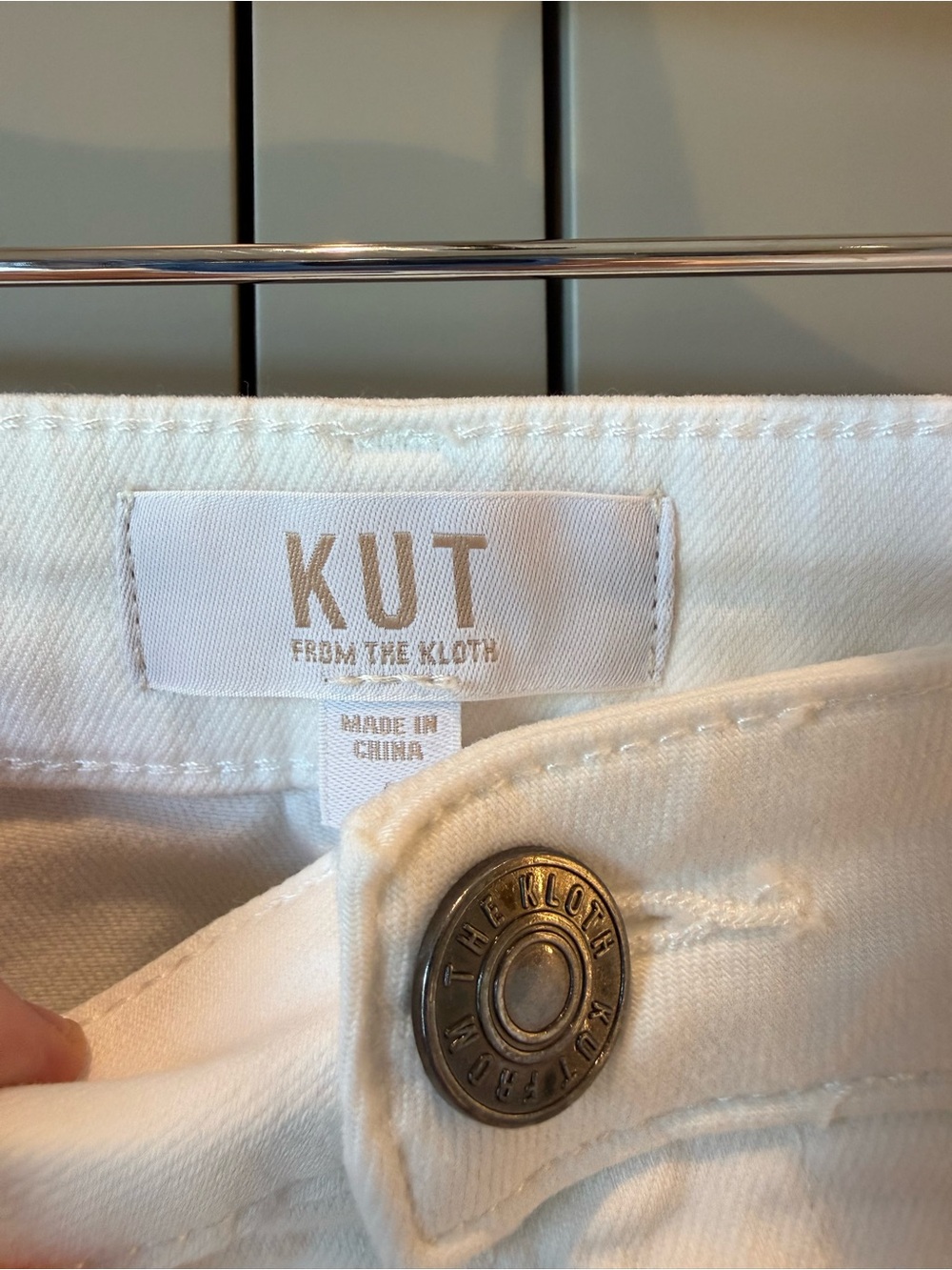 Kut from the Kloth White Wide-Leg Patch Front Pocket Cropped Jeans - Picture 2 of 3